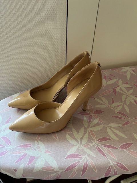 Michael Kors Scarpe da donna: Lackpumps beige Grösse 38,5 von Michael Kors – Usato da Zürich venduto da claudia0512