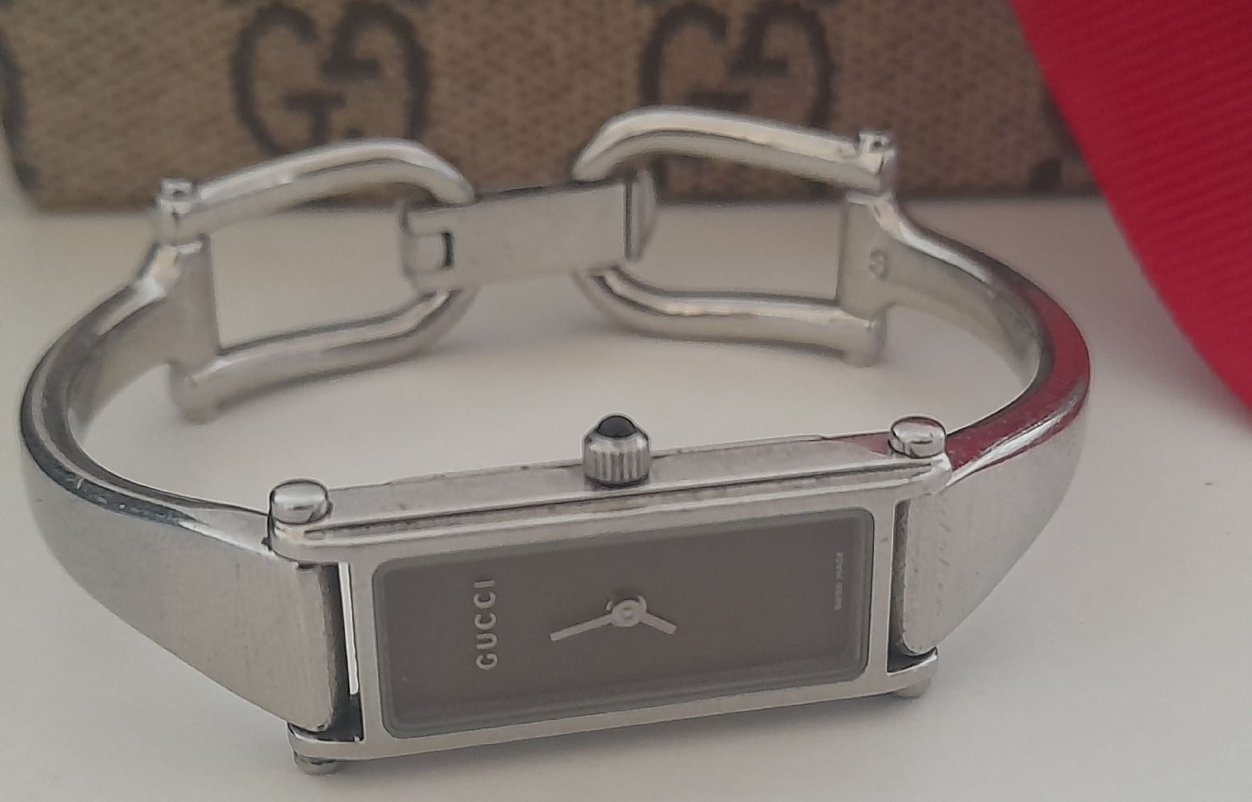 Gucci Orologi: Montre Vintage Gucci  – Usato da Lausanne venduto da Glam-Luxe 1