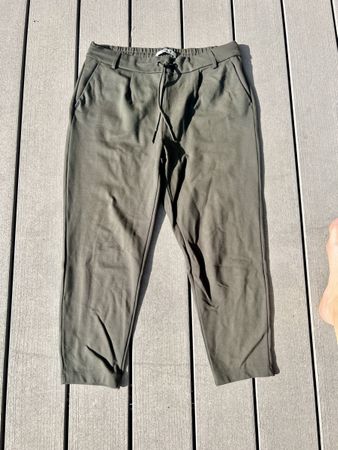 Damen 7/8 Hose ONLY Khaki Grösse M guter Zustand