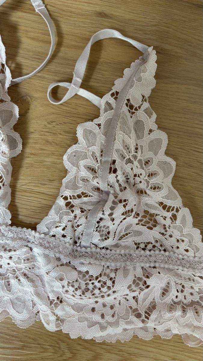 Altra biancheria intima: Zwei schöne Spitzen-BHs – Usato da Roggwil BE venduto da R.. 1