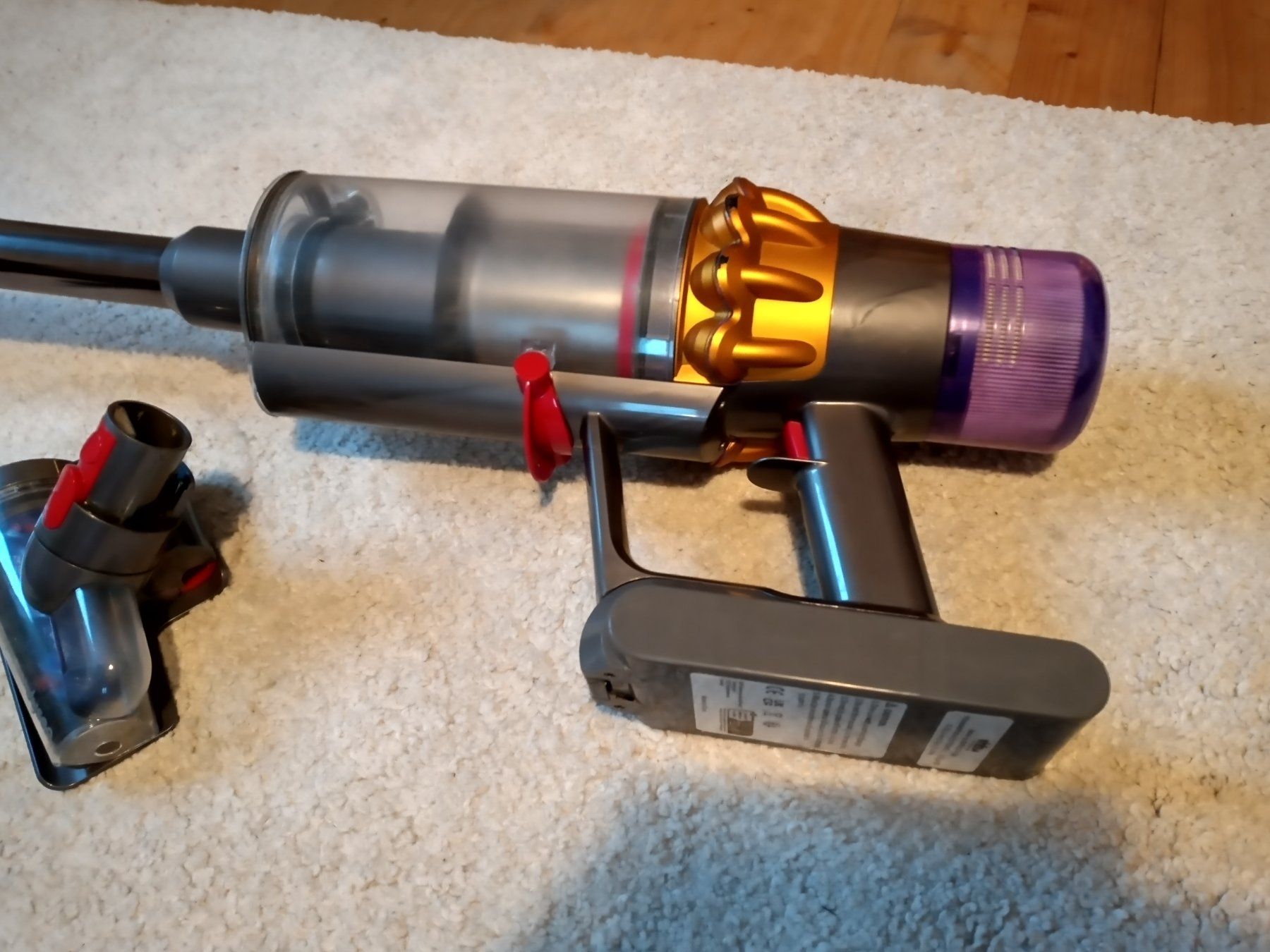 Dyson Aspirateurs & Accessoires: Handstaubsauger Dyson V15 – Défectueux à Prez-vers-Siviriez par Monija70 7