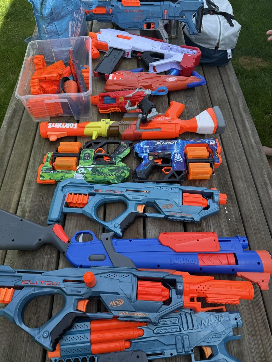 Nerf Giocattoli: Nerf and X-Shot Blasters Bundle assorted condition – Usato da Pfäffikon SZ venduto da bnbllck