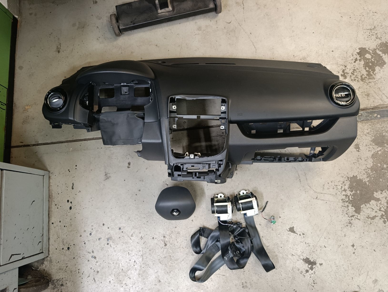 Renault Tutti pezzi di ricambio auto: Airbag set Clio IV  – Usato da Kerzers venduto da Hemingway_Motors 3