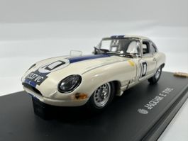 Jaguar E-Type 1:43 Le Mans 1962, inkl. Acrylbox, KYOSHO