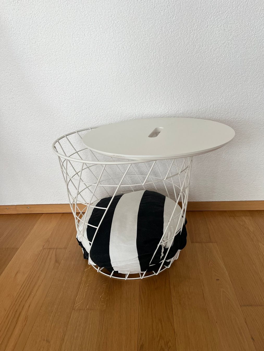 Ikea Cucce & Letti: Beistelltisch / DIY Katzenkorb IKEA – Usato da Langenthal venduto da lauras00 2