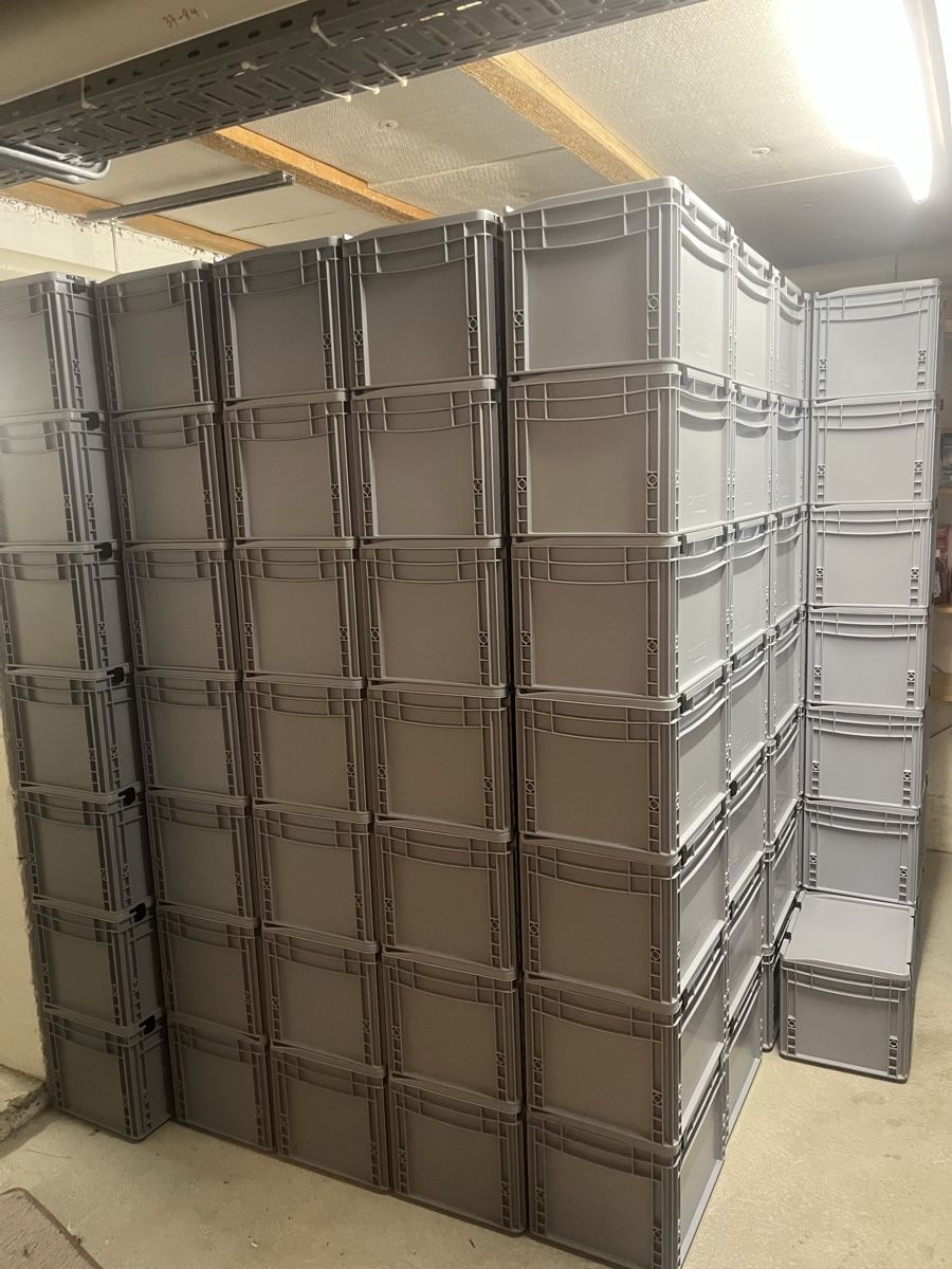 Casse di trasporto: AUER-Stapelkiste Grau mit Deckel 40x30x28.5cm – Usato da Winterthur venduto da Rawo26 1