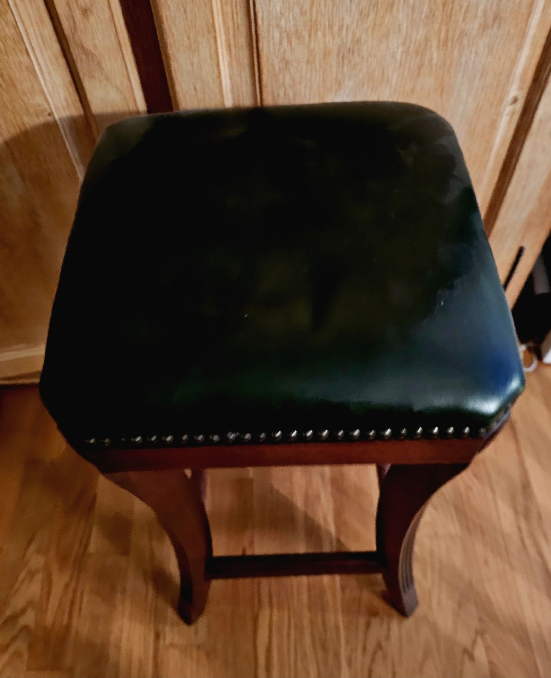 Chesterfield Sgabelli: CHESTERFIELD BAR HOCKER! – Nuovo (secondo la descrizione) da Laupen BE venduto da AUSSIEGIRL1109 1