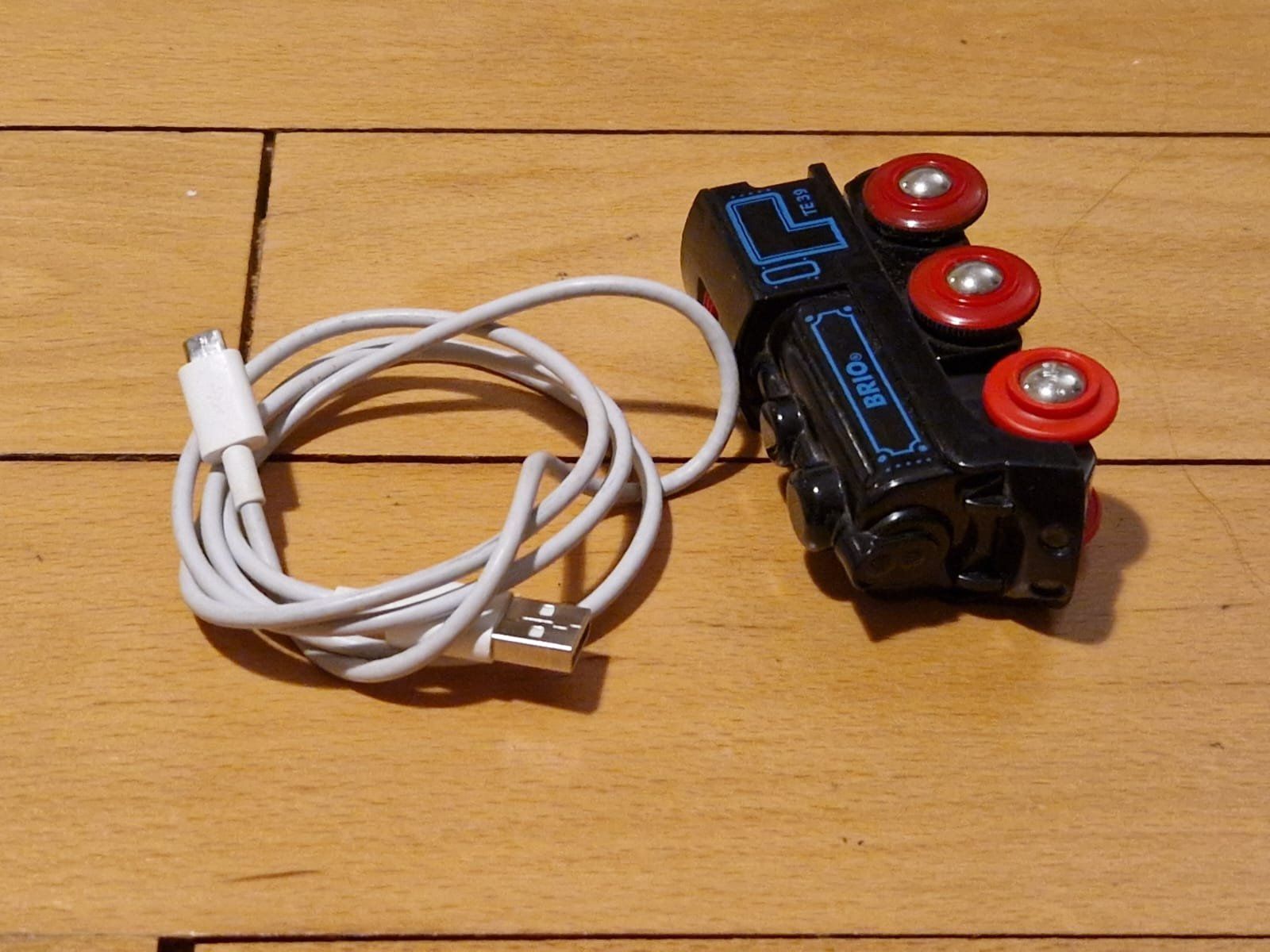 Brio Giocattoli: BRIO Akku-Lok, 33599 Rechargeable Engine with mini USB cable – Usato da Zürich venduto da mbudgetfan 3
