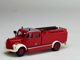VE1- Brekina Mercedes Feuerwehr Rüstwagen