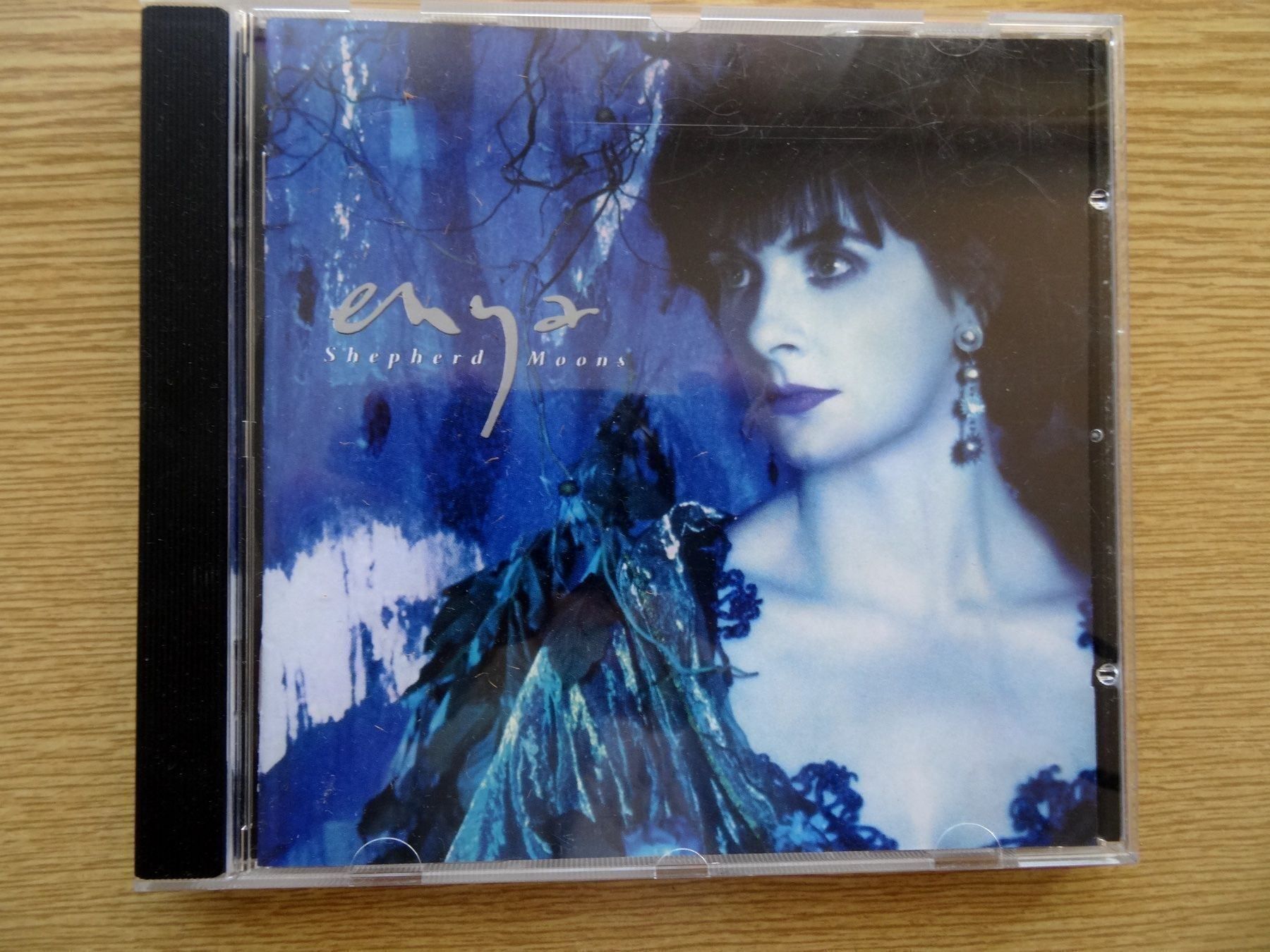 CD: CD Enya Shepherd Moons – Usato da Zürich venduto da burdan