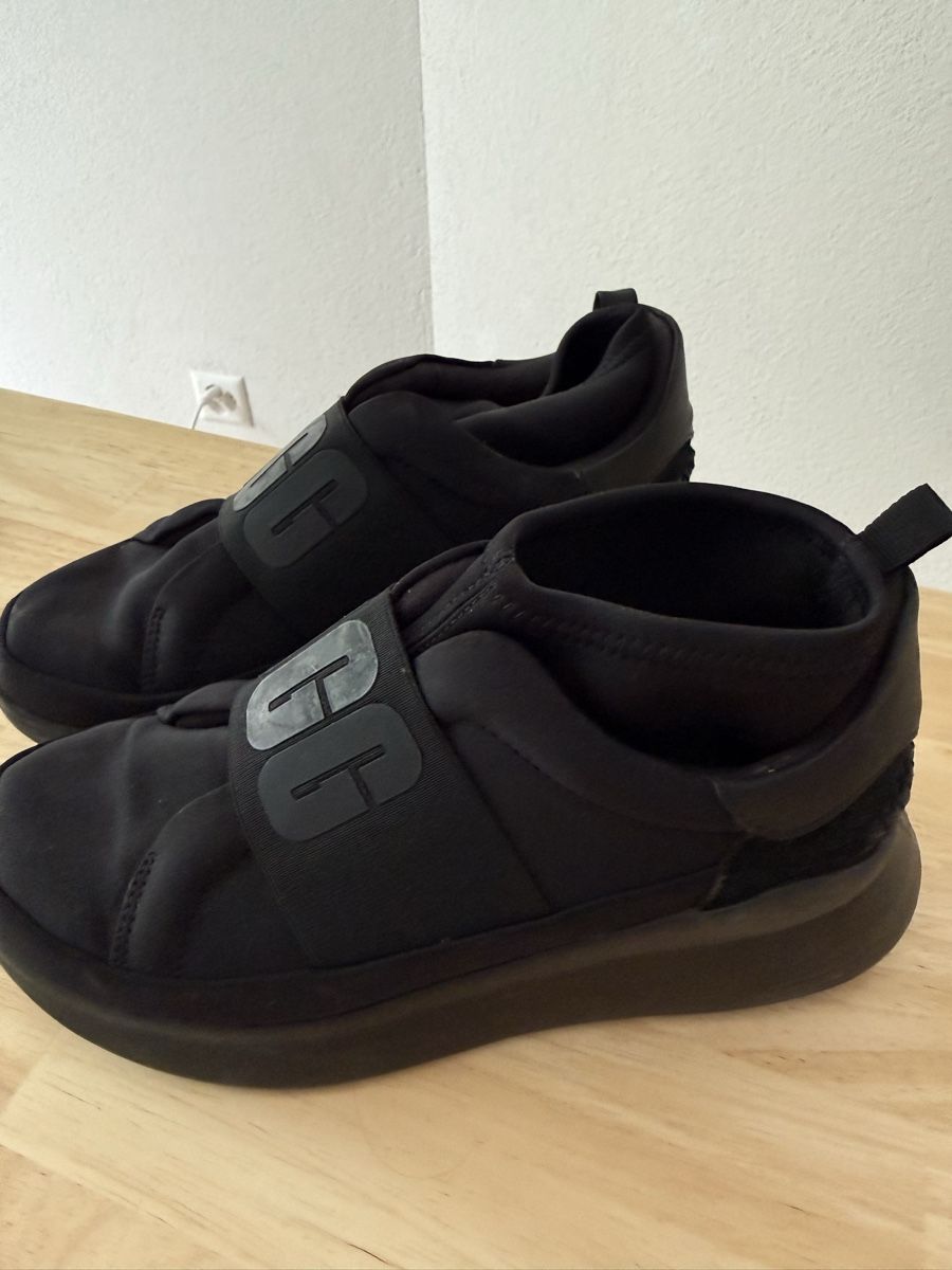 Scarpe da donna: Black UGG slip-on sneakers – Usato da Zürich venduto da mag_l22q 2