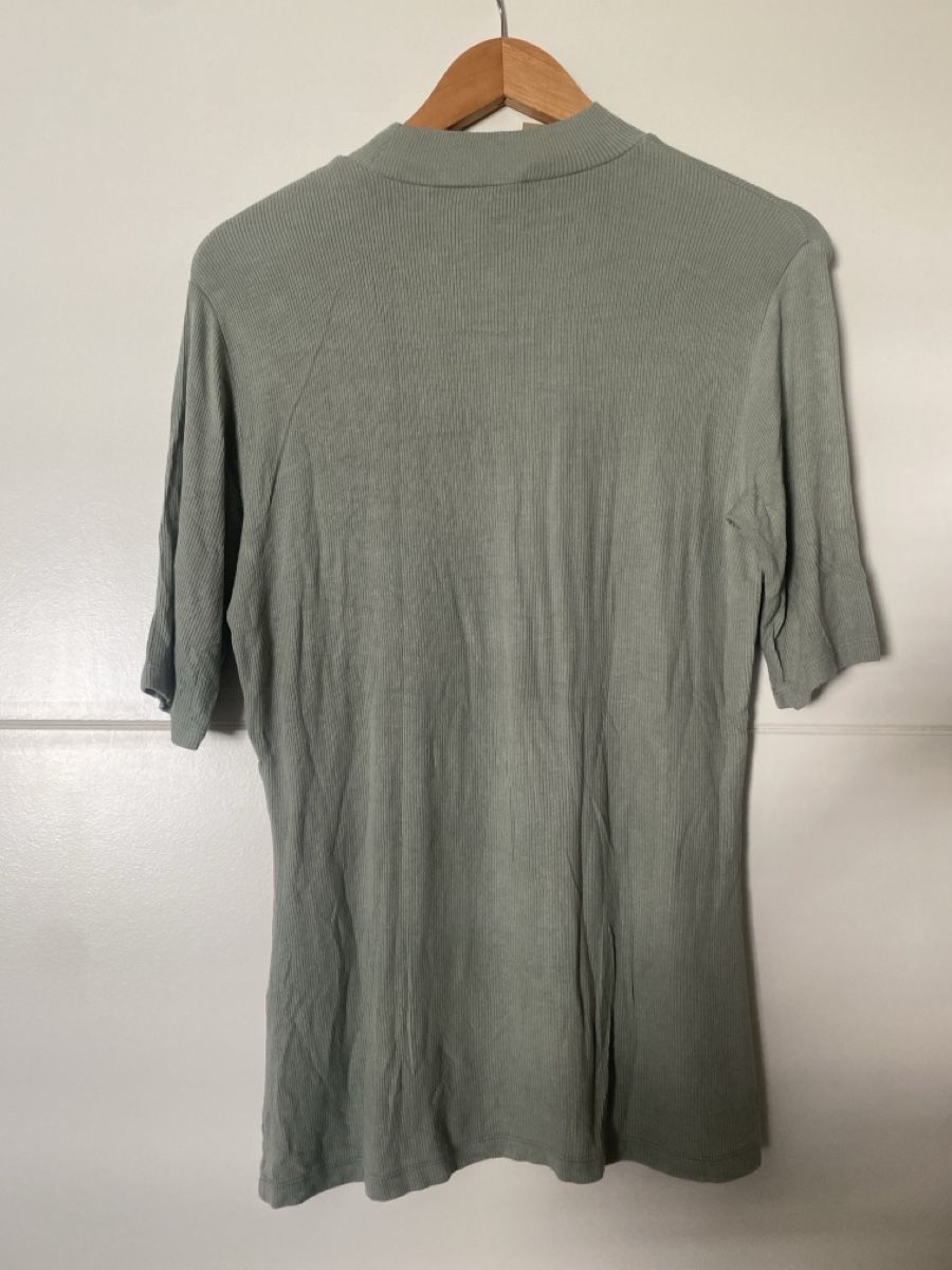 T-Shirts: Damen Pullover Modström grün Grösse L  – Gebraucht aus Alpnach Dorf von melbb 2