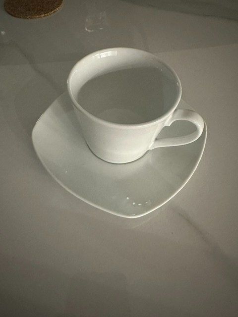 Tassen: Kaffeetasse mit Unterteller – Gebraucht aus Pfäffikon ZH von thf_rqs2