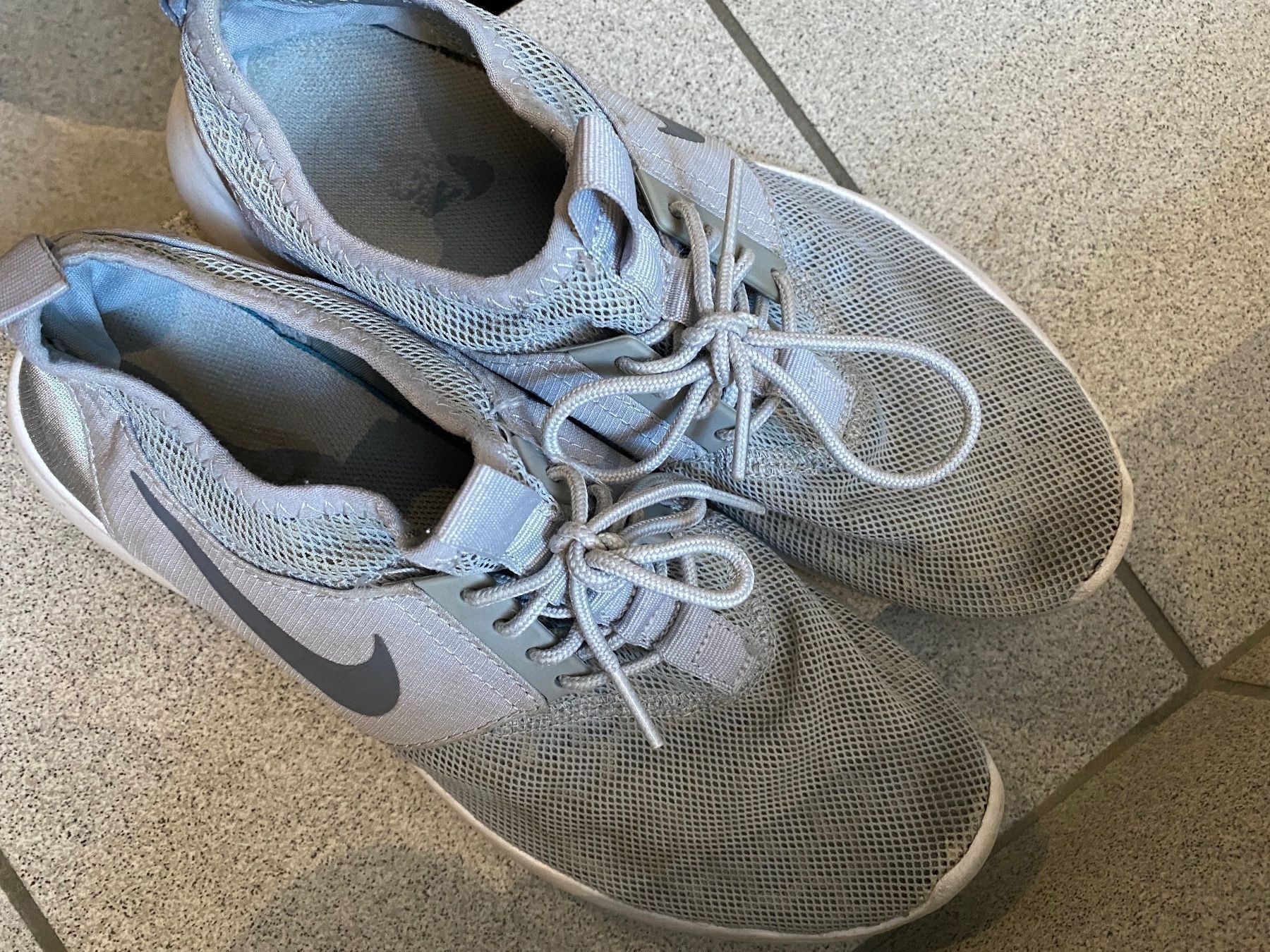 Nike Scarpe da donna: NIKE Sneaker grau – Usato da Möhlin venduto da eny_lsk7 2