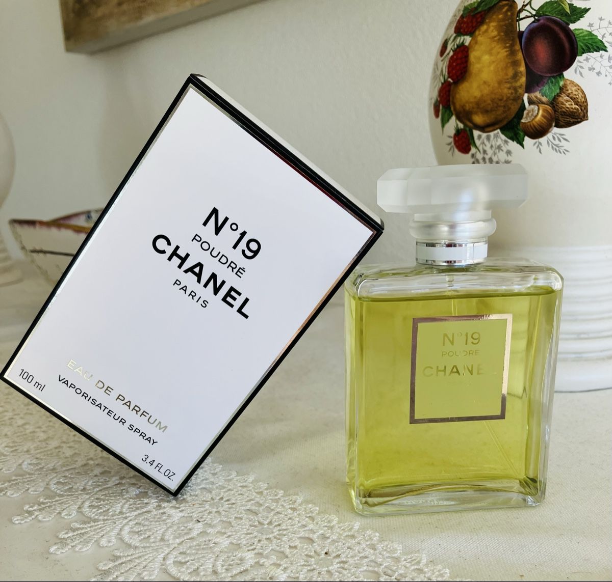 Chanel Profumi & Eau de Toilette: CHANEL 19 poudré eau de parfum – Nuovo (secondo la descrizione) da Clarens venduto da Piluka
