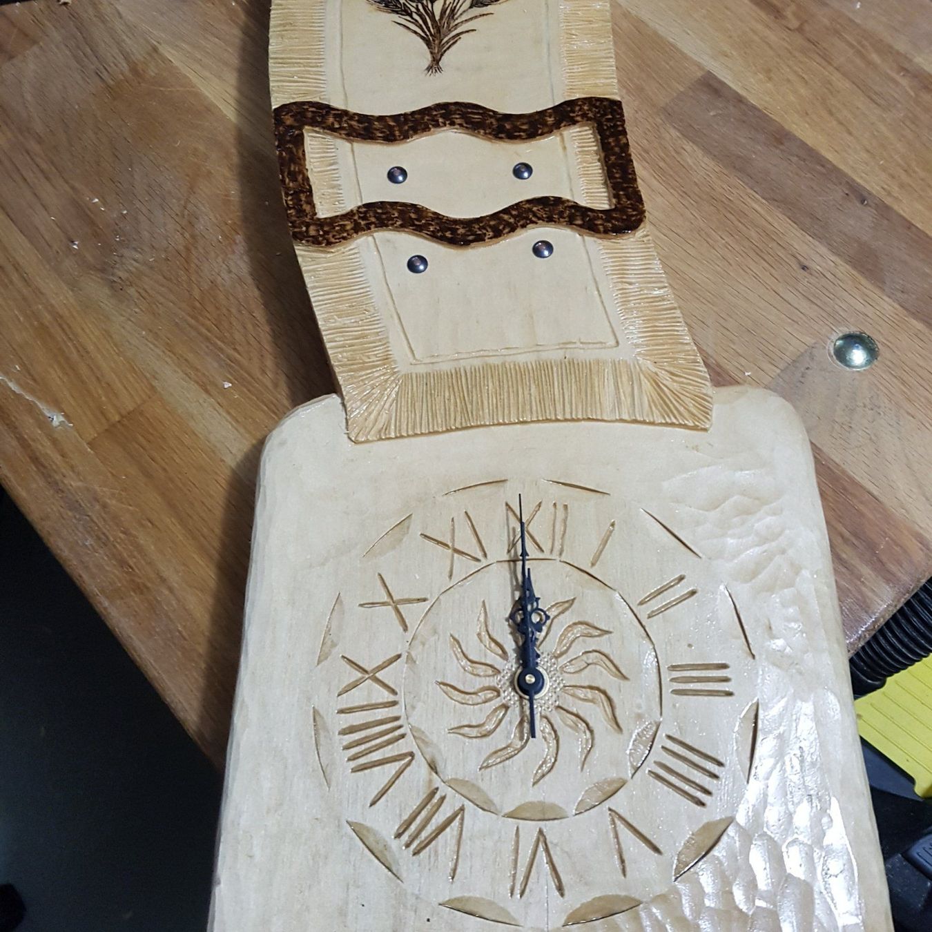 Articoli in legno: Lindenholzuhr" bisse" – Nuovo (secondo la descrizione) da Siebnen venduto da Holzwork75