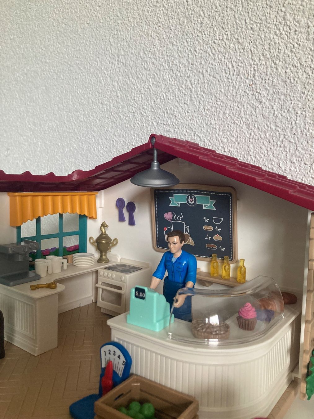 Schleich Giocattoli: Schleich Café und Pferdebox – Usato da Hochdorf venduto da mir_2ylk 1