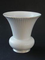 Spezielle Vase gerippt - Kunstporzellan Metzler & Ortloff