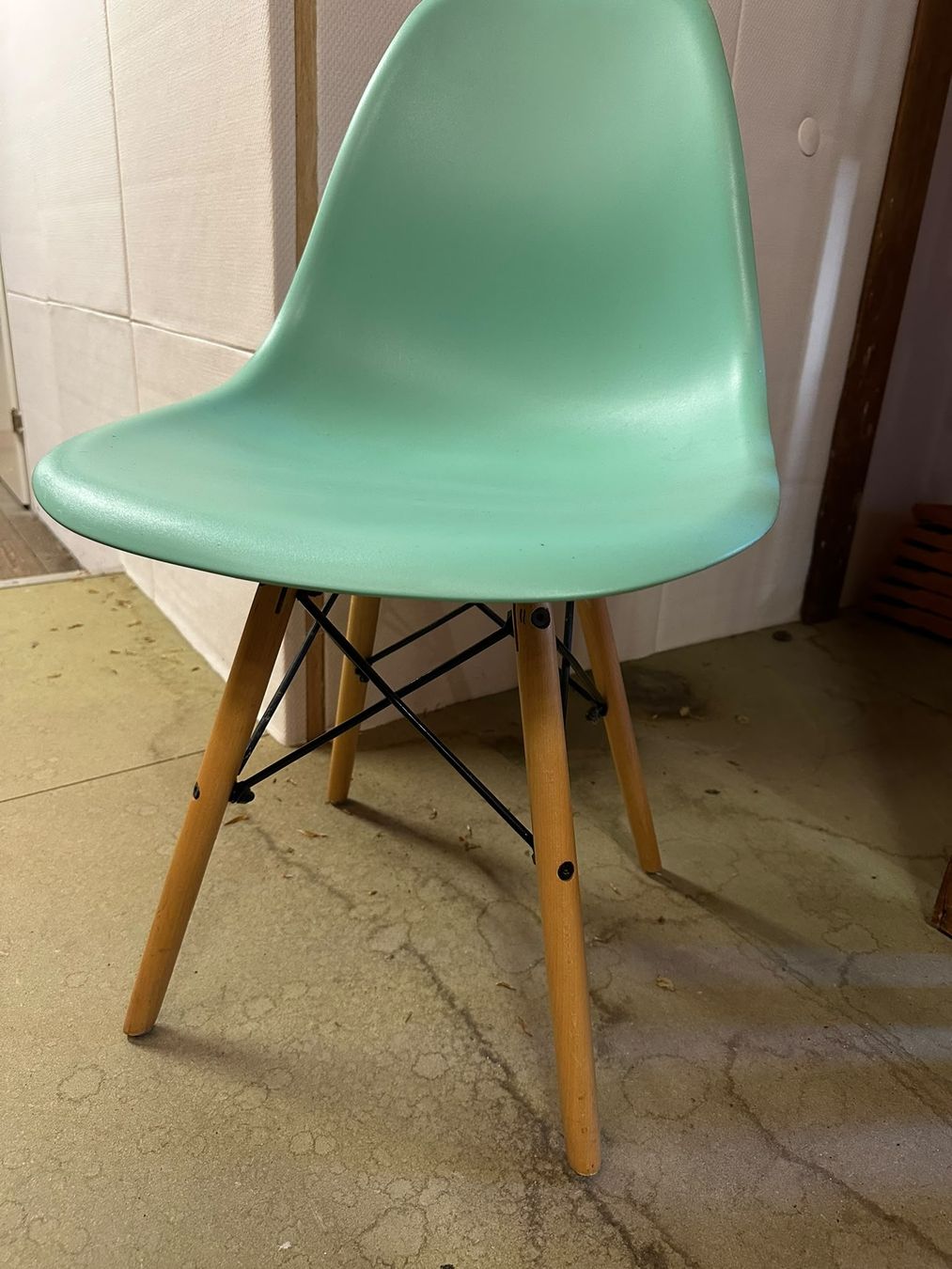 Stühle: Designer Chair – Retro / Eames Style – Neu (gemäss Beschreibung) aus Zürich von mat_5gkp