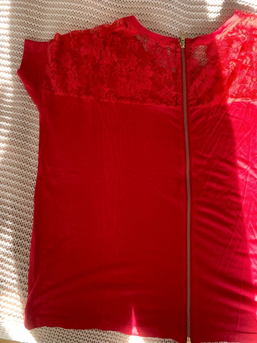 Yes Or No Top: Haut rouge dentelle manche courte – Usato da Montreux venduto da iizaa811 2
