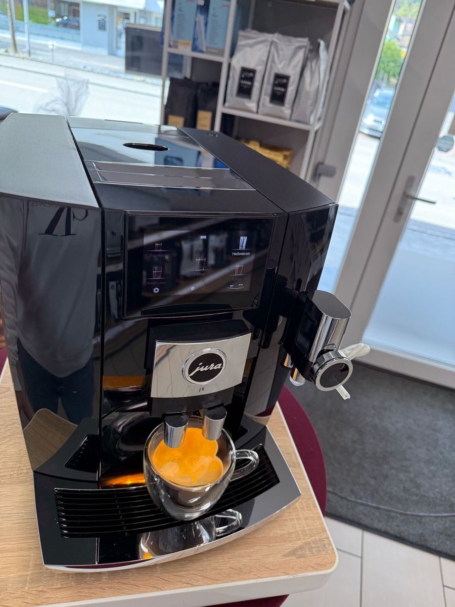 Jura Kaffeemaschinen & Espressomaschinen: JURA J8 PIANO BLACK – Gebraucht aus Gränichen von Luma.KaffeeMaschinen 1