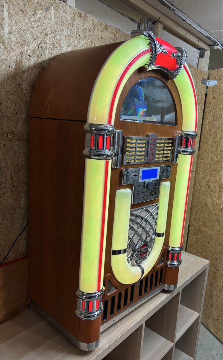 Musiktruhen: Jukebox Ricatech RR2100 – Gebraucht aus Zug von Deks