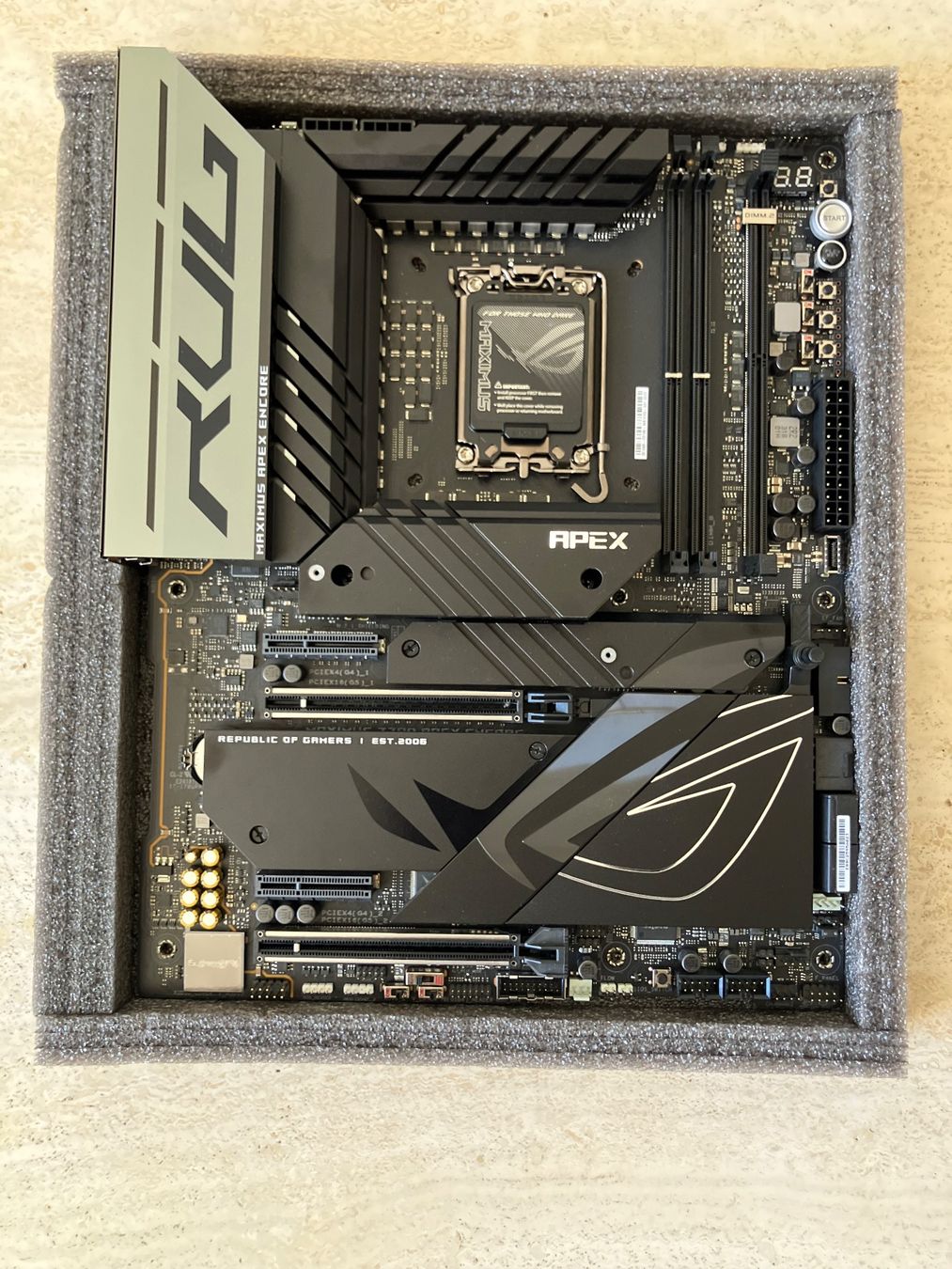 Asus Mainboards: ASUS Rog Maximus Z790 Apex Encore – Gebraucht aus Basel von Jerry94BS