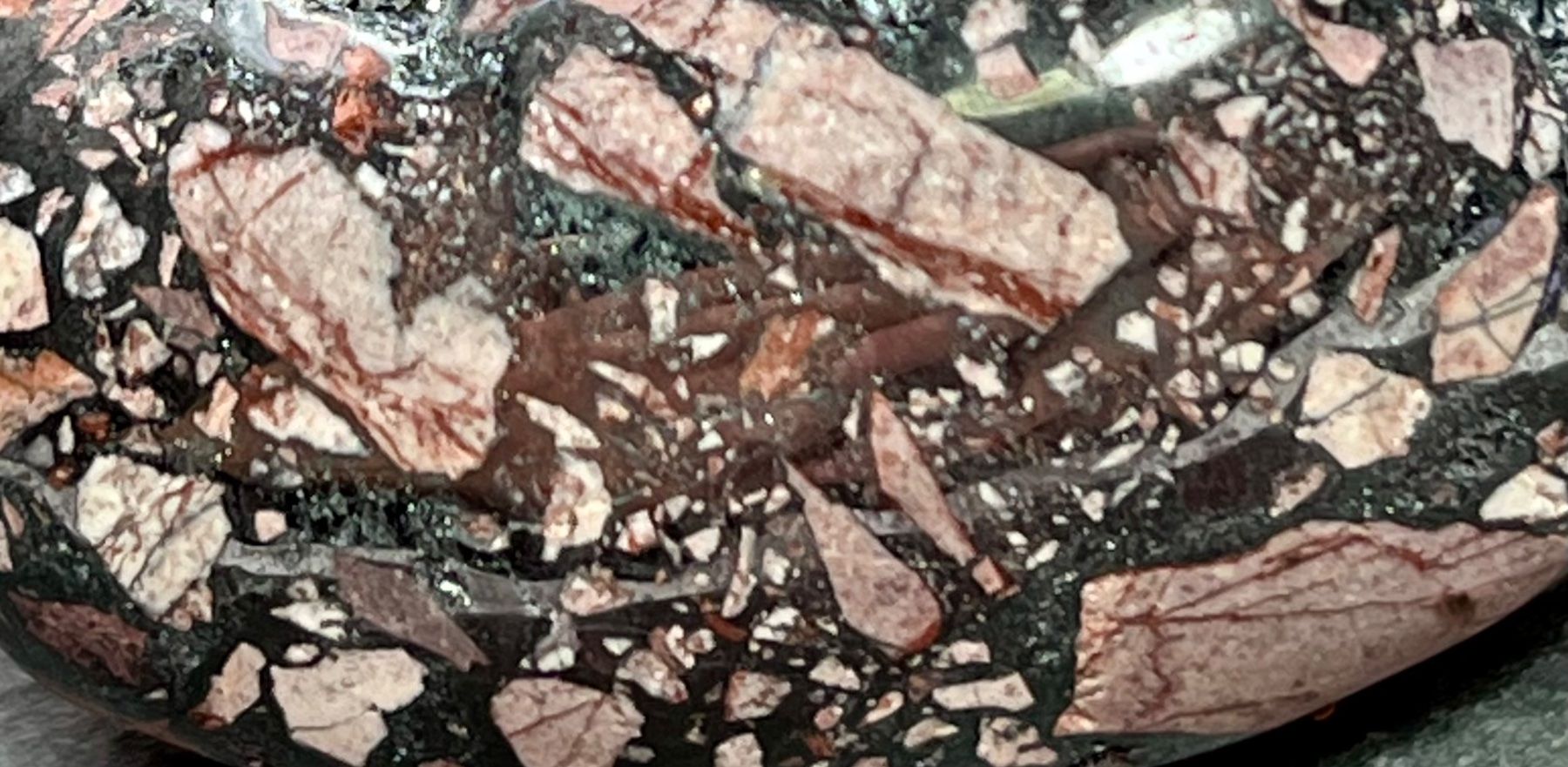 Mineralien & Heilsteine: Hämatit in Brekzie, Thann Elsass – Neu (gemäss Beschreibung) aus Diegten von hamofi57