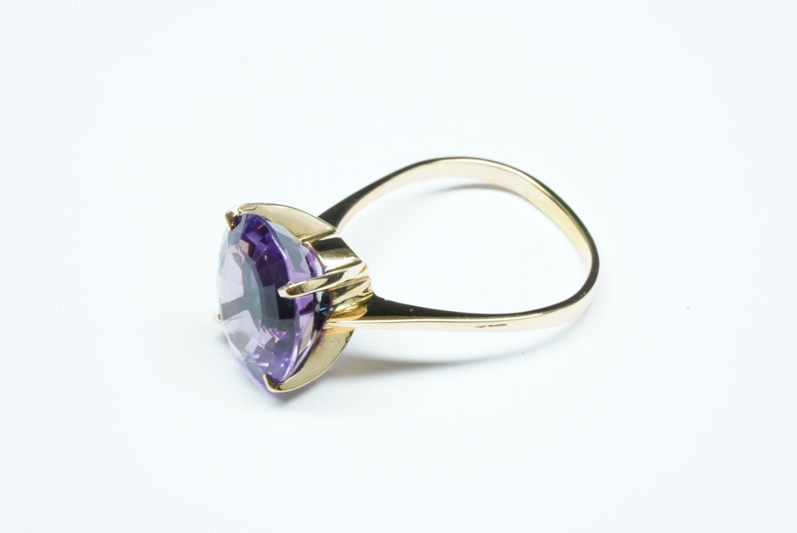 Anelli: Fingerring 18k Gelbgold mit Amethyst – Usato da Bülach venduto da Re-Jewelled 2