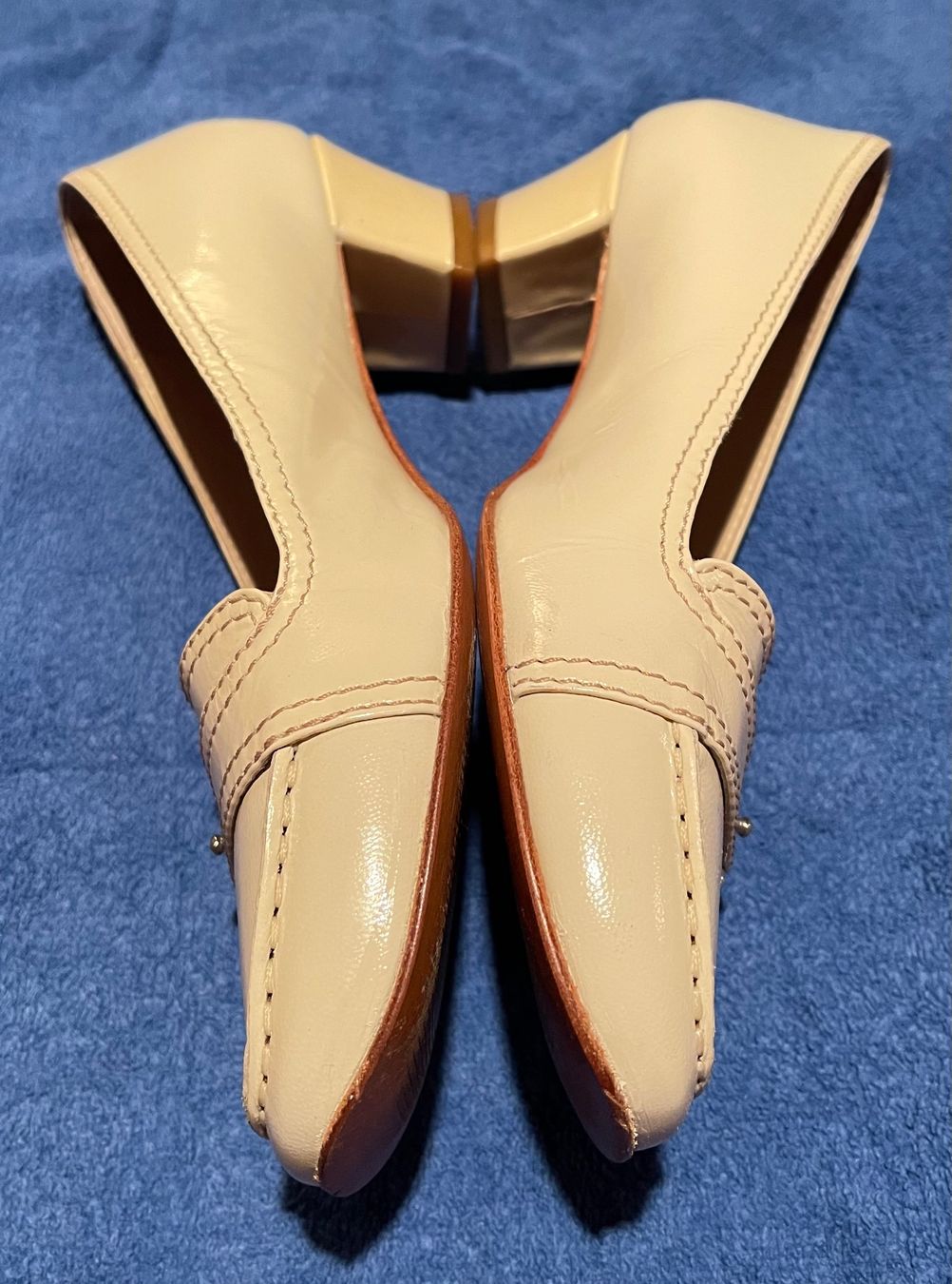 Navyboot Damenschuhe: Navyboot Pumps, Lackleder cremiger weiss, Gr. 371/2 – Gebraucht aus Kriens von Angie88 2