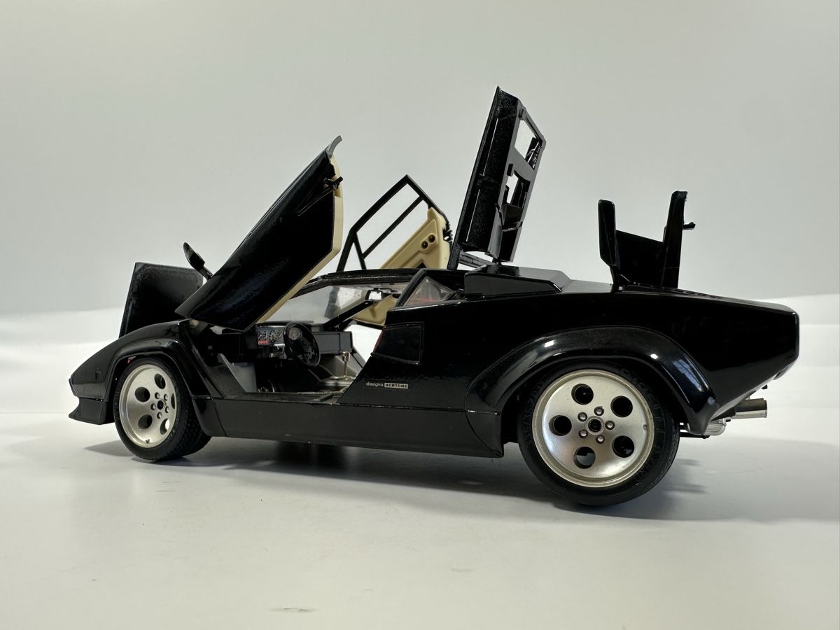 Bburago Modellautos: Lamborghini Countach 1:18, schwarz, BBURAGO  – Gebraucht aus Zofingen von rf9_x2xt 7