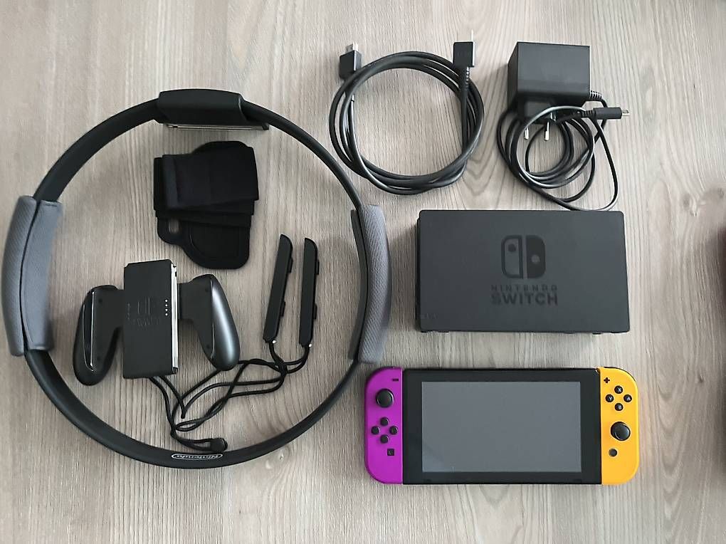 Consoles: Nintendo Switch inkl. Zubehör Fit Ring – D'occasion à Hausen AG par Suti5212