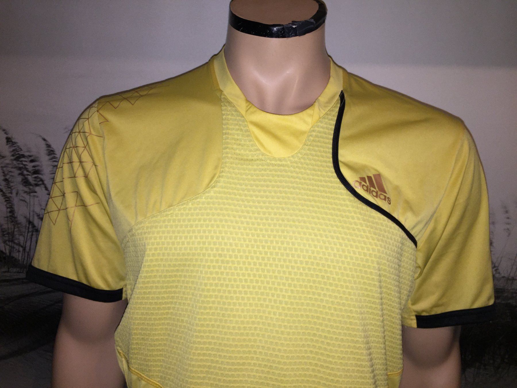 Adidas T-shirt: ADIDAS Shirt taille / Grosse M – Usato da Cossonay-ville venduto da Super-Price-Quality 1