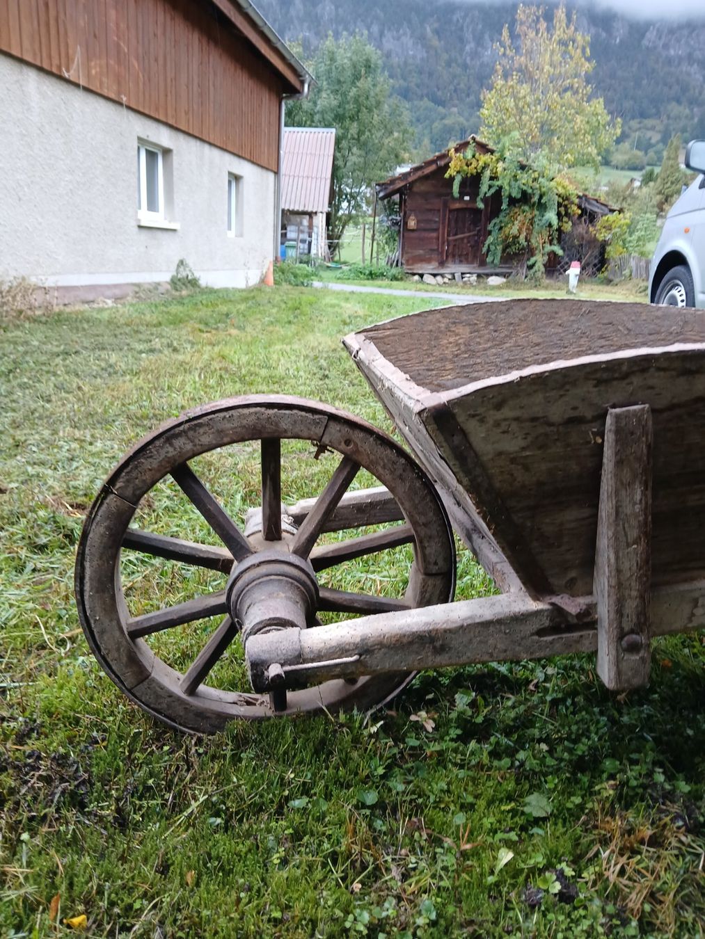 Schubkarren: Brouette ancienne en bois – Gebraucht aus Courtelary von rjaugs 1