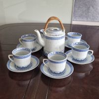 Ein wunderschönes Set aus Tassen und Teekanne aus chinesisch
