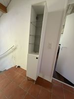Schlanker Vitrinenschrank mit Glastablaren, weiss, Top!