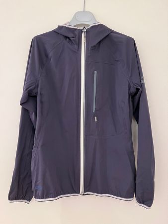 Veste de sport McKinley bleu foncé, parfait pour l'automne!