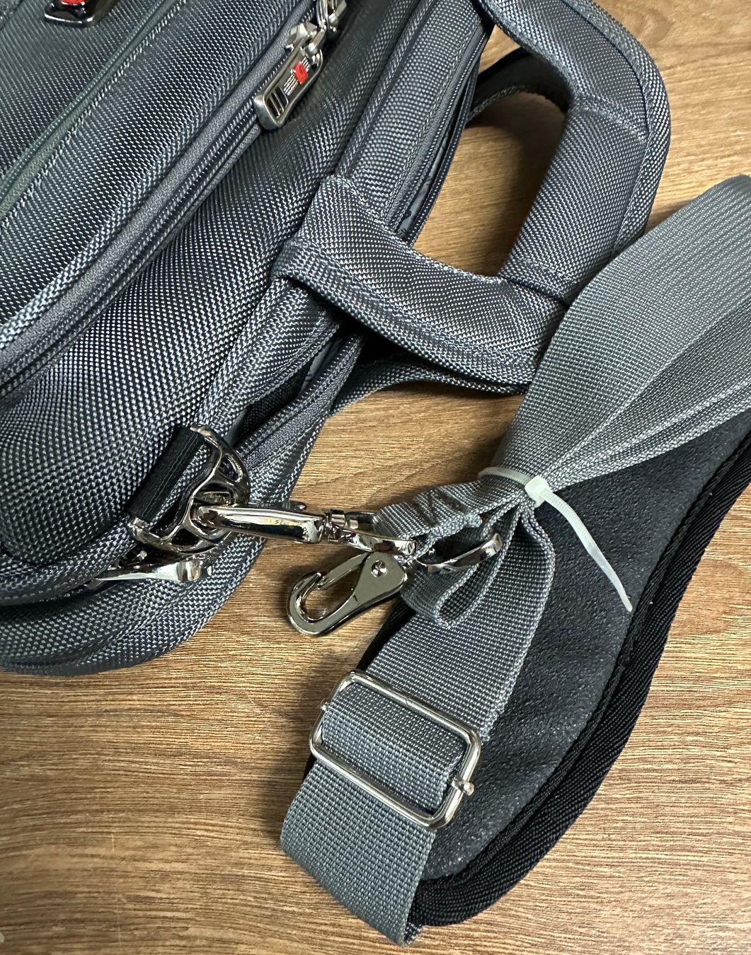 Borse: Laptoptasche – Nuovo (secondo la descrizione) da Nussbaumen AG venduto da olitech5415 3