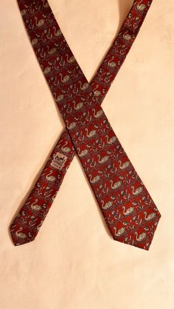 Elegante Hermes Krawatte mit Schwanenmuster, neuwertig