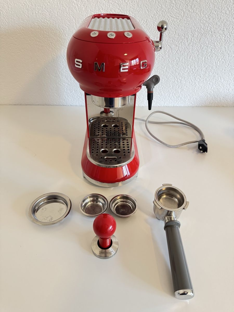 Smeg Kaffeemaschinen & Espressomaschinen: Smeg ECF02 Espressomaschine Rot – Gebraucht aus Zürich von lu.ja 4