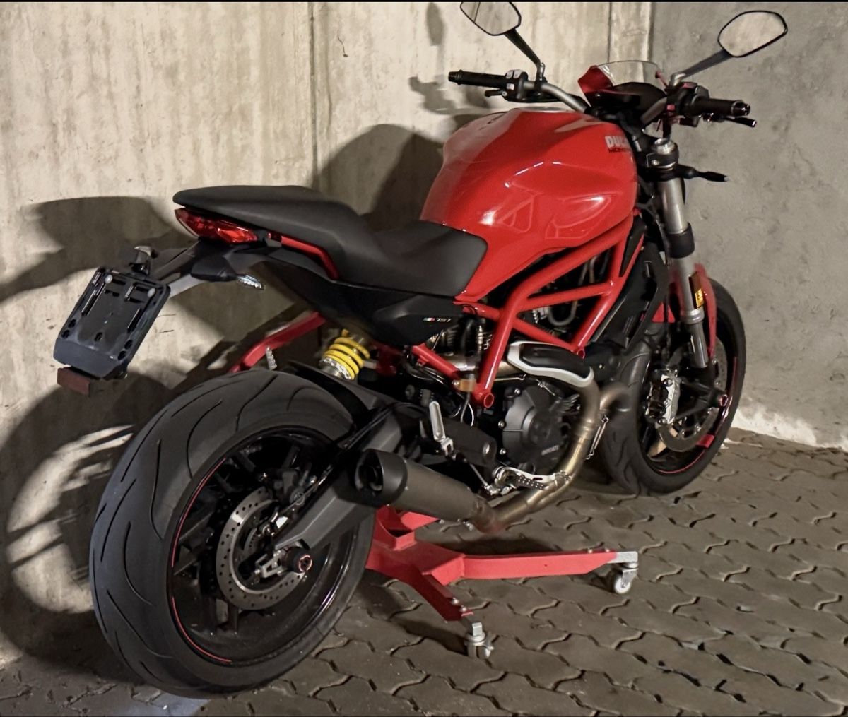 Route: Ducati Monster 797 – D'occasion à Caslano par ValeVI