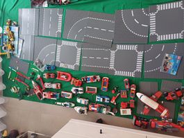Lego City:  strade, veicoli (pompieri, ambulanza, polizia)