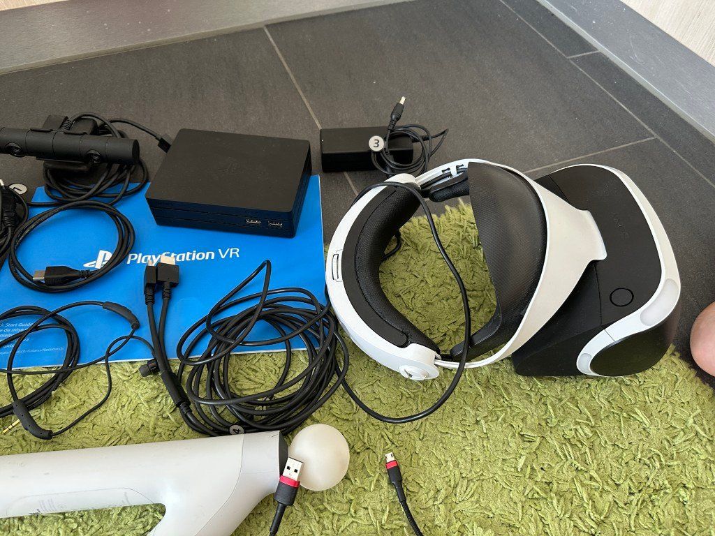 Sony Casco VR: SONY Playstation VR Headset Brille + Aim Controller – Usato da Brunnen venduto da 23068 1