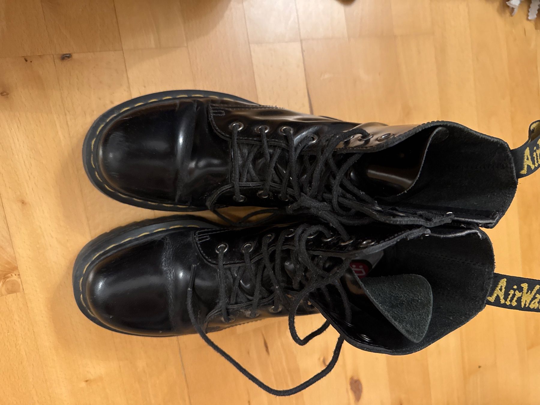 Dr. Martens Damenschuhe: Dr. Martens Platform Lucide Nere – Gebraucht aus Faido von sof_6jgl 7
