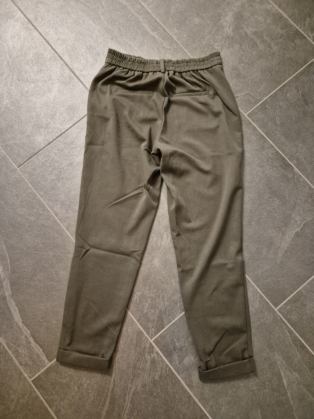 Vero Moda Pantaloni: schöne Stoffhose der Marke Vero Moda – Usato da Kehrsatz venduto da flu_2lhj 1
