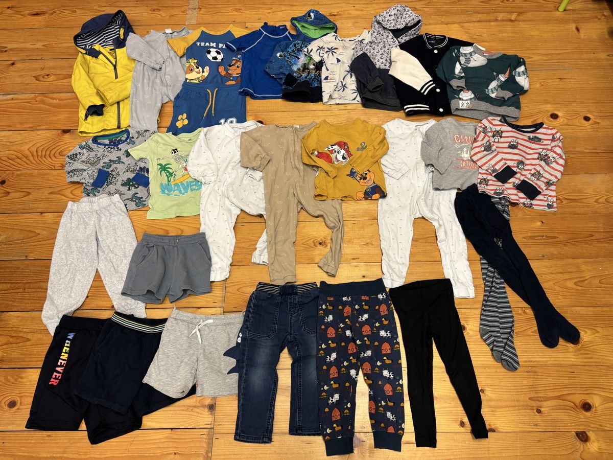 Lotti & Set di vestiti: Kleiderpaket Jungs, Grösse 98 – Usato da Büren an der Aare venduto da Nikito2001