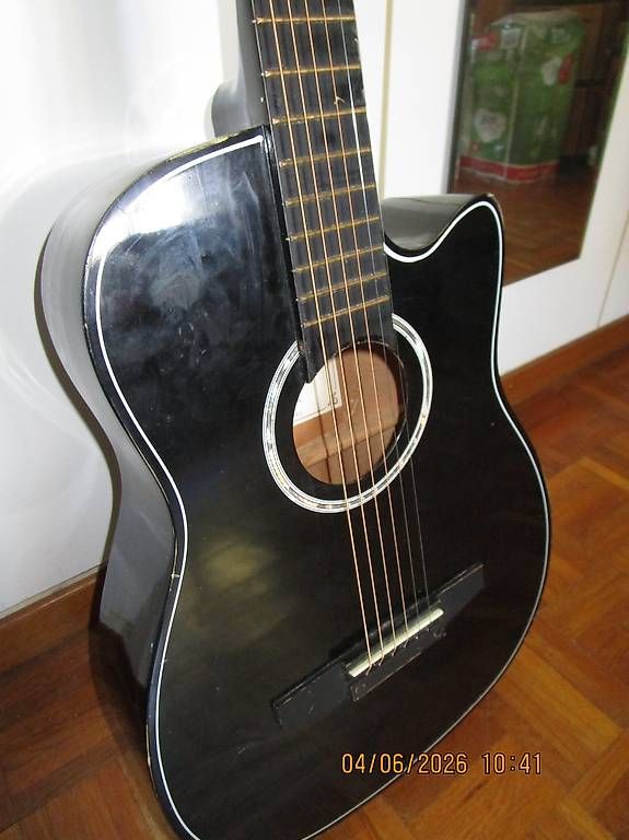 Instruments de musique: guitare folk électro acoustique – D'occasion à Clarens par krampou 3
