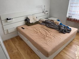 Ikea Bett 180x200 mit Kopfteil und Matraze