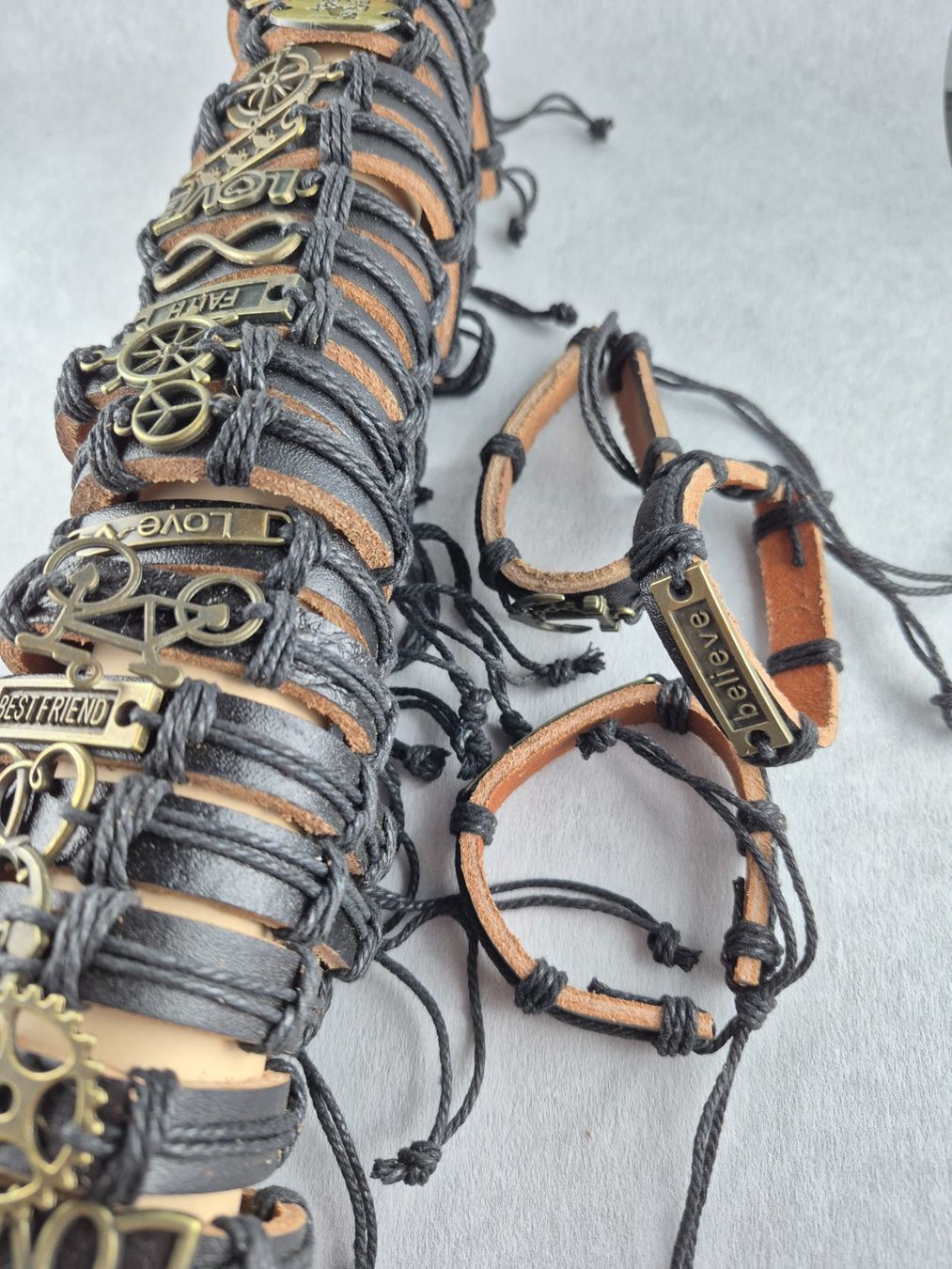 Bracciali & Braccialetti: Armbänder Set, 45 Stk. diverse Modelle – Nuovo (secondo la descrizione) da Wädenswil venduto da Orso31 3