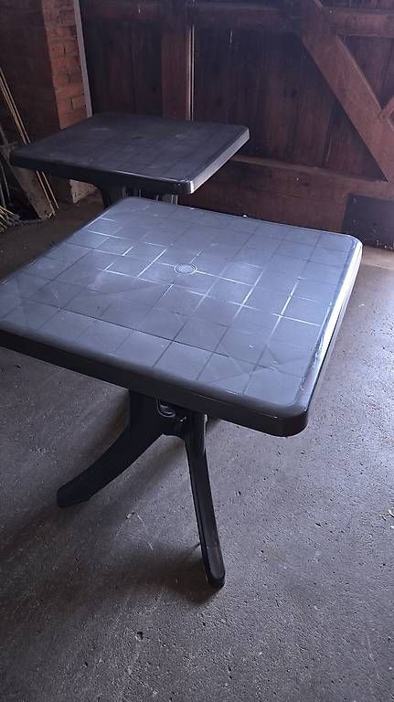 Tavoli: 2 Stk IKEA Gartentisch 70x70 – Usato da Uzwil venduto da BrokiFloh